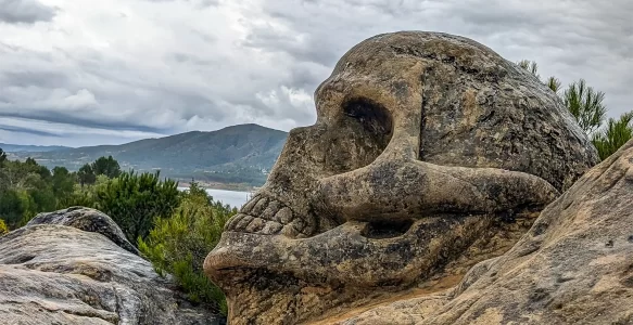 Experiência de trilha e arte na Rota das Caras em Cuenca