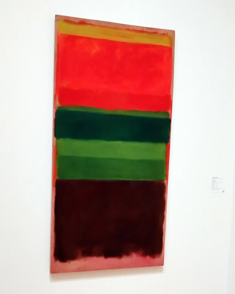 Obra da artista Helen Frankenthaler exposta no Guggenheim Bilbao, com grandes blocos de cores sólidas