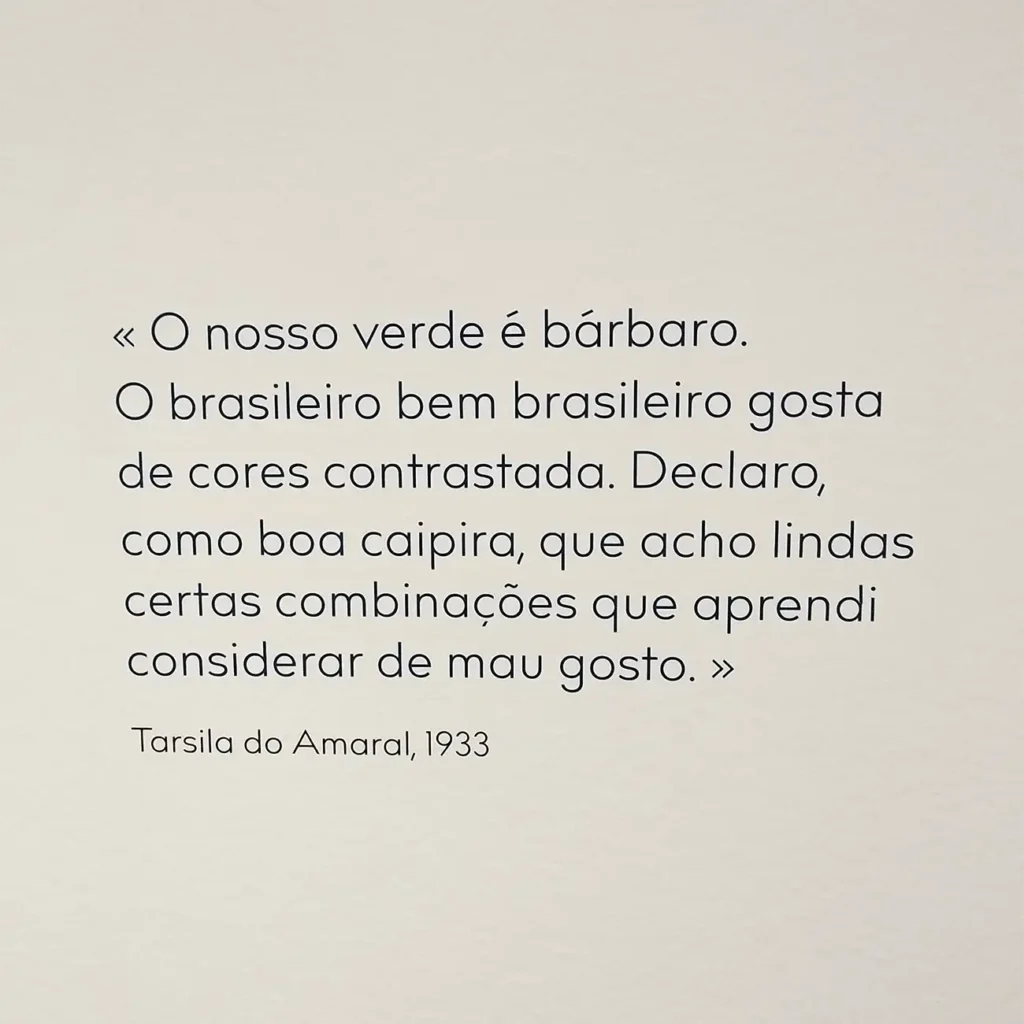 O nosso verde é bárbaro. O brasileiro bem brasileiro gosta de cores contrastadas. Declaro, como boa caipira, que acho lindas certas combinações que aprendi a considerar de mau gosto.