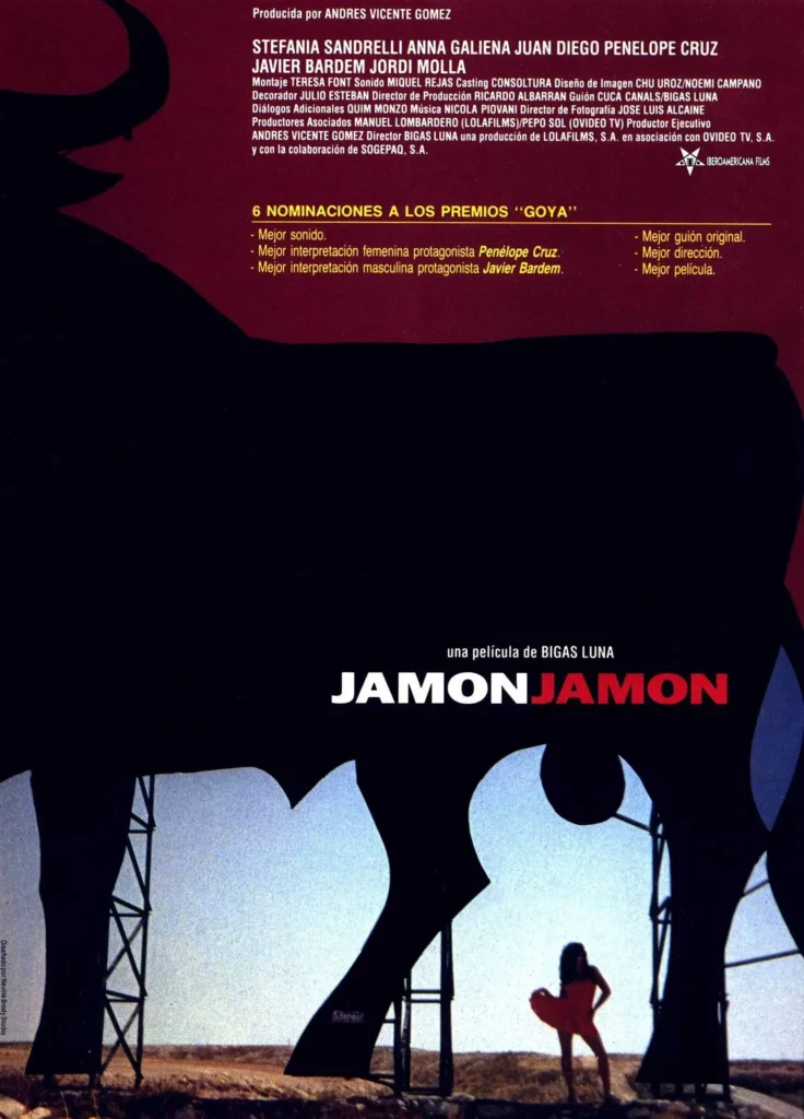 Cartaz original do filme Jamón, Jamón com a silhueta do Touro de Osborne em destaque e Penélope Cruz sob a estrutura no deserto.