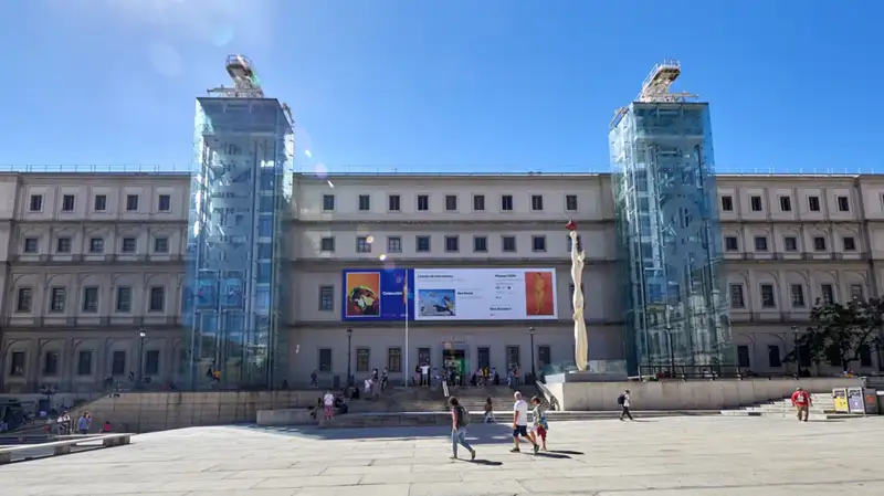 Fachada do museu reina sofia