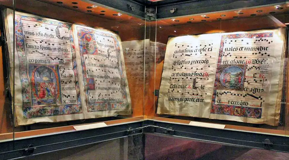 Cantorais medievais iluminados em exposição no museu do Real Mosteiro de Guadalupe