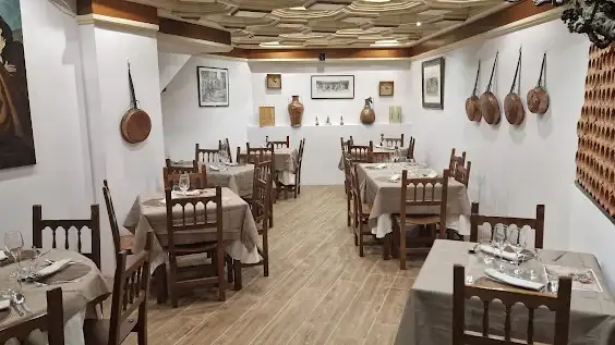 Interior do Mesón la Colmena